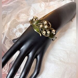 Sweet Romance Green and Gold Leaf Bracelet